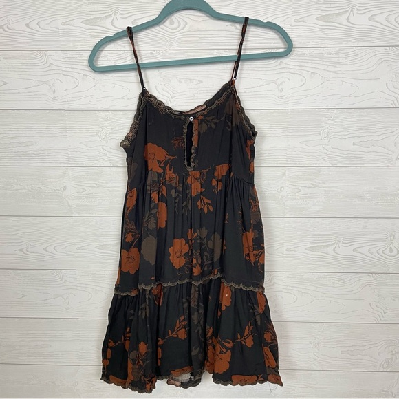 UO Urban Outfitters Hanna Mini Dress Size XS Floral - Picture 9 of 10